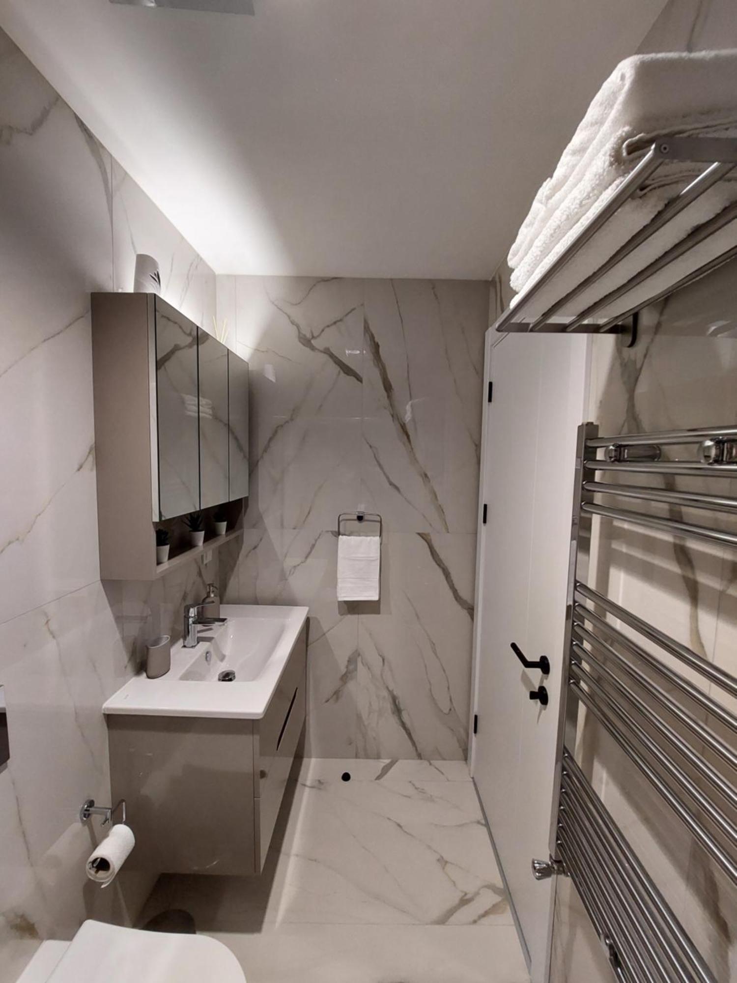 Divine 69 Luxury Apartment, Skopje City - Center, Diamond Residences, Free Parking Exterior photo